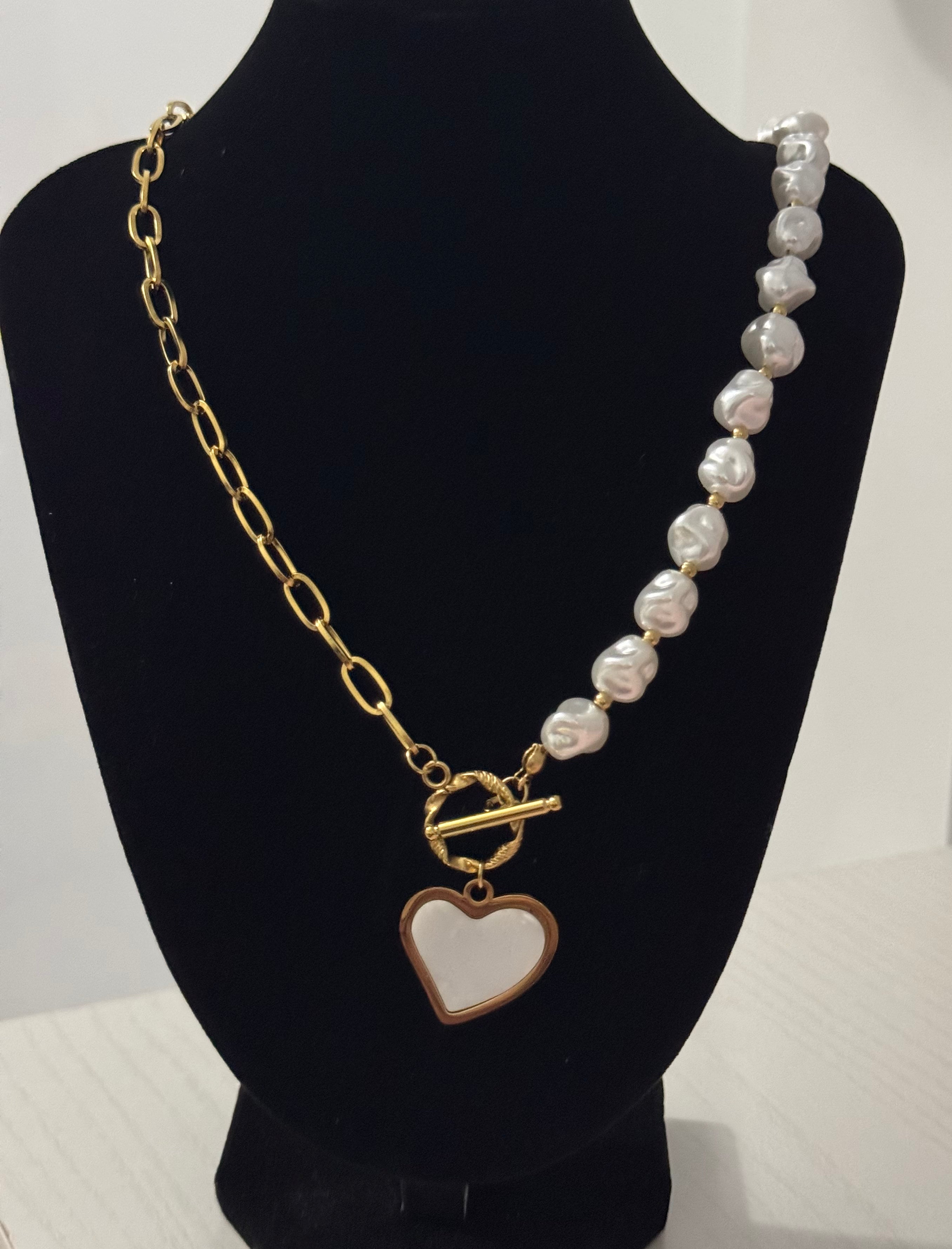 Collar Anaylis- corazón blanco con perlas